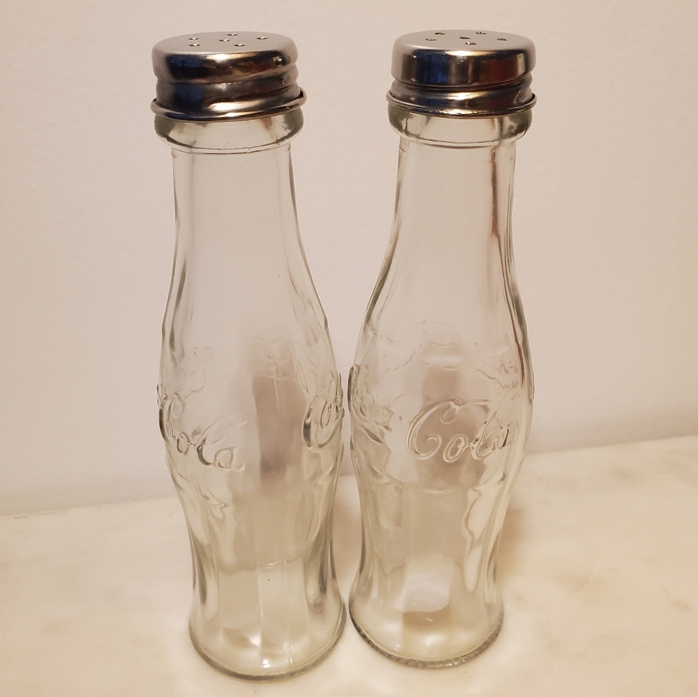 Coca Cola NIB Salt & Pepper Shakers/Like Old Coke Bottles/tin Lids/clear